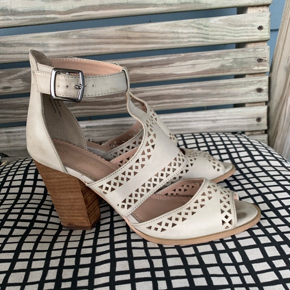 Altar'd State Shoes - Beige open toe ankle wrap block heels, size 8